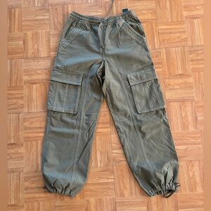 Aritzia cargo pants size S